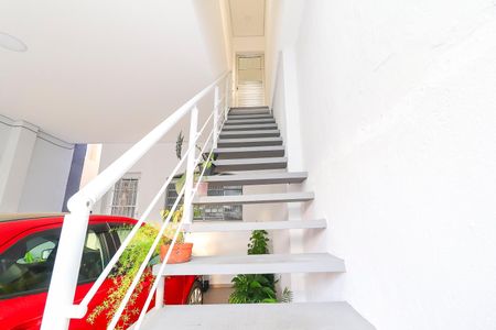 Casa para alugar com 125m², 2 quartos e sem vagaEscada