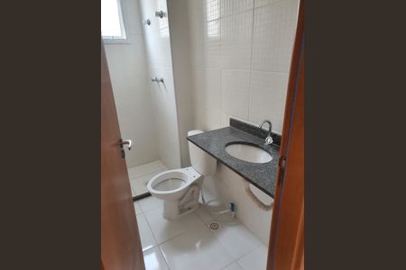 Banheiro de apartamento para alugar com 2 quartos, 50m² em Jardim Tropical, Nova Iguaçu