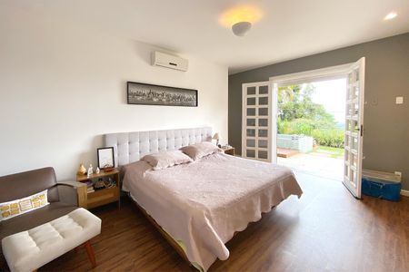 Casa de condomínio à venda com 450m², 3 quartos e 4 vagasSuite 1