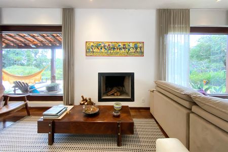 Casa de condomínio à venda com 450m², 3 quartos e 4 vagasLareira