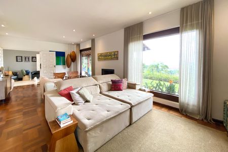 Casa de condomínio à venda com 450m², 3 quartos e 4 vagasSala