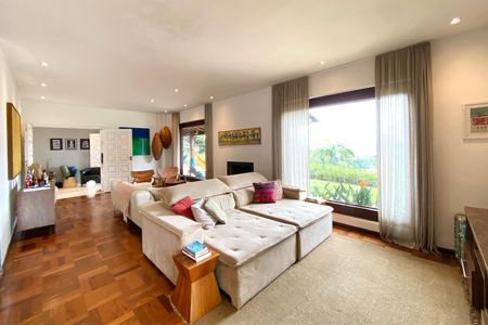 Casa de condomínio à venda com 450m², 3 quartos e 4 vagasSala