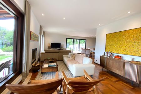 Casa de condomínio à venda com 450m², 3 quartos e 4 vagasSala