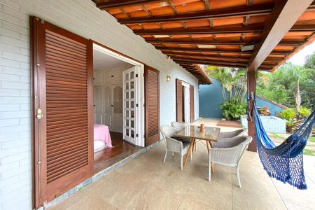 Casa de condomínio à venda com 450m², 3 quartos e 4 vagasVaranda