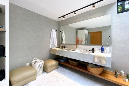 Casa de condomínio à venda com 450m², 3 quartos e 4 vagasBanheiro da Suíte 1