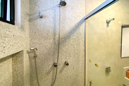 Casa de condomínio à venda com 450m², 3 quartos e 4 vagasBanheiro