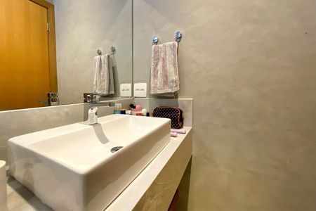 Casa de condomínio à venda com 450m², 3 quartos e 4 vagasBanheiro da Suíte 2