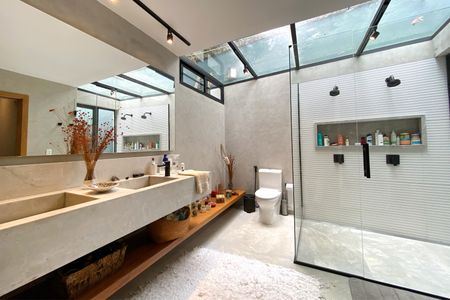 Casa de condomínio à venda com 450m², 3 quartos e 4 vagasBanheiro da Suíte 1