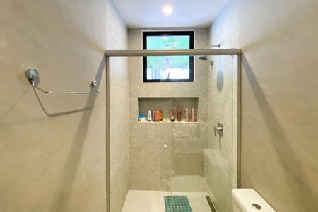 Casa de condomínio à venda com 450m², 3 quartos e 4 vagasBanheiro da Suíte 2