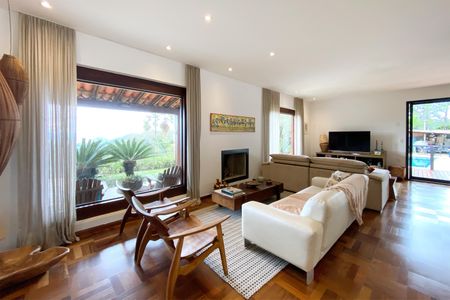 Casa de condomínio à venda com 450m², 3 quartos e 4 vagasSala