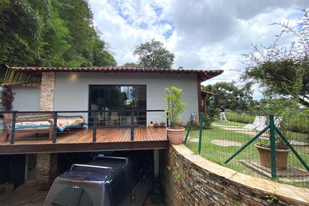Casa de condomínio à venda com 450m², 3 quartos e 4 vagasFachada interna