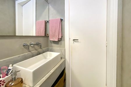 Casa de condomínio à venda com 450m², 3 quartos e 4 vagasBanheiro