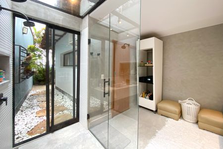 Casa de condomínio à venda com 450m², 3 quartos e 4 vagasBanheiro da Suíte 1