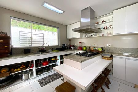 Casa de condomínio à venda com 450m², 3 quartos e 4 vagasCozinha