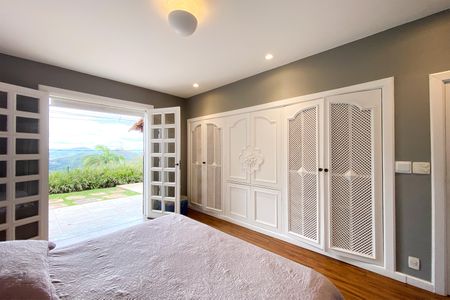 Casa de condomínio à venda com 450m², 3 quartos e 4 vagasSuite 1