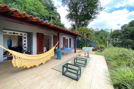 Casa de condomínio à venda com 450m², 3 quartos e 4 vagasVaranda