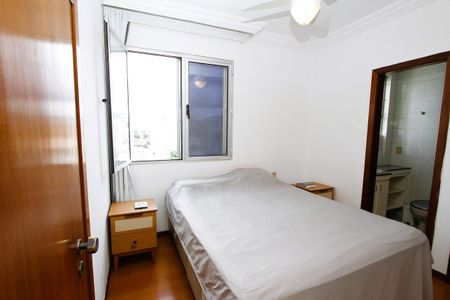 Apartamento para alugar com 74m², 3 quartos e 2 vagasQuarto 2 - Suíte