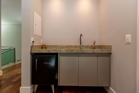 Casa de condomínio para alugar com 529m², 4 quartos e 9 vagasCorredor