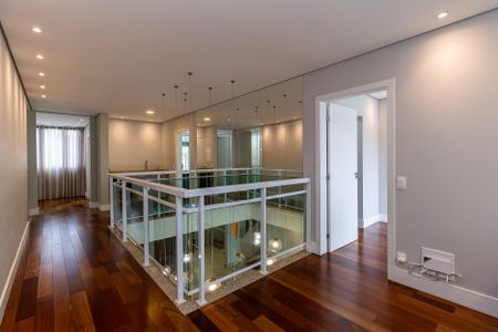 Casa de condomínio para alugar com 529m², 4 quartos e 9 vagasCorredor