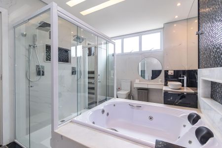 Casa de condomínio para alugar com 529m², 4 quartos e 9 vagasBanheiro da Suíte 4