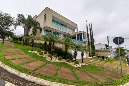 Casa de condomínio para alugar com 529m², 4 quartos e 9 vagasFachada