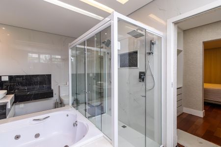 Casa de condomínio para alugar com 529m², 4 quartos e 9 vagasBanheiro da Suíte 4