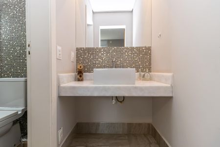 Casa de condomínio para alugar com 529m², 4 quartos e 9 vagasBanheiro da Suíte 1