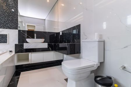 Casa de condomínio para alugar com 529m², 4 quartos e 9 vagasBanheiro da Suíte 4