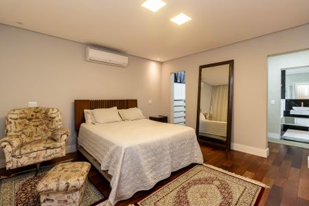 Casa de condomínio para alugar com 529m², 4 quartos e 9 vagasSuíte 4