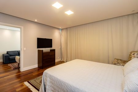 Casa de condomínio para alugar com 529m², 4 quartos e 9 vagasSuíte 4