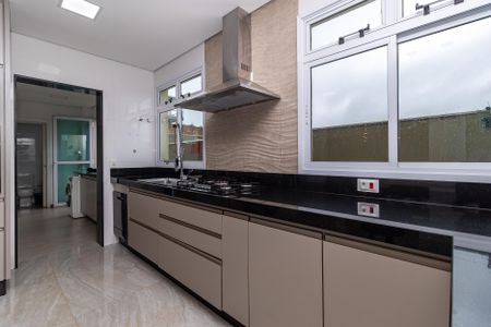 Casa de condomínio para alugar com 529m², 4 quartos e 9 vagasCozinha