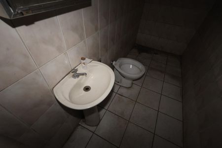 Banheiro de casa para alugar com 3 quartos, 100m² em Parque Bristol, São Paulo