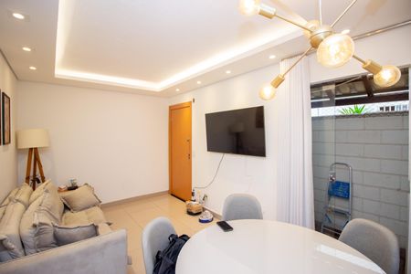 Sala de apartamento para alugar com 2 quartos, 65m² em Cabral, Contagem