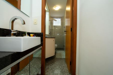 Apartamento à venda com 320m², 6 quartos e 4 vagasBANHEIRO2