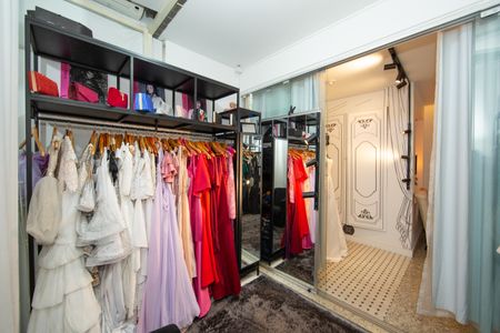 Apartamento à venda com 320m², 6 quartos e 4 vagasQUARTO5