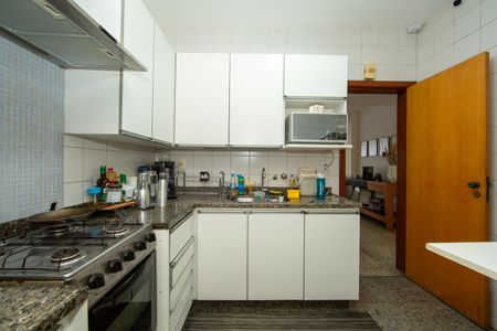 Apartamento à venda com 320m², 6 quartos e 4 vagasCOZINHA