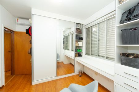 Apartamento à venda com 320m², 6 quartos e 4 vagasQUARTO3