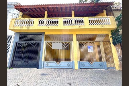 Casa à venda com 257m², 6 quartos e 6 vagasPlaca instalada na fachada do imóvel