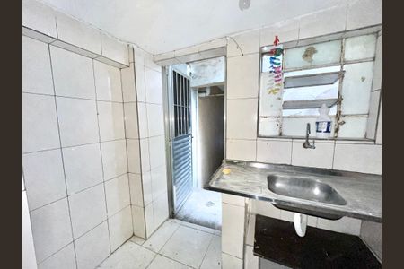Cozinha de kitnet/studio para alugar com 1 quarto, 18m² em Vila Aurora (zona Norte), São Paulo