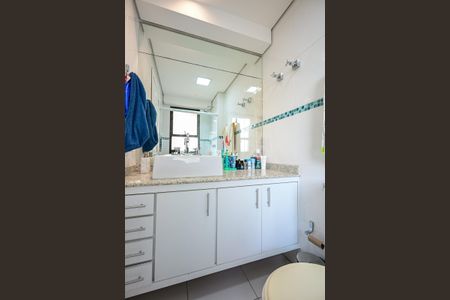 Apartamento à venda com 213m², 4 quartos e 3 vagasBanheiro da Suíte  3