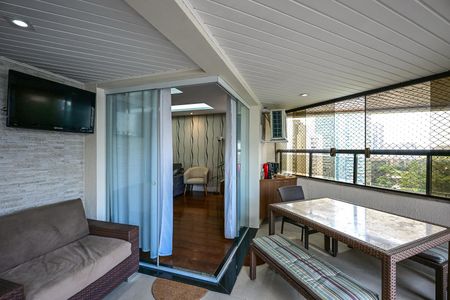 Apartamento à venda com 213m², 4 quartos e 3 vagasVaranda