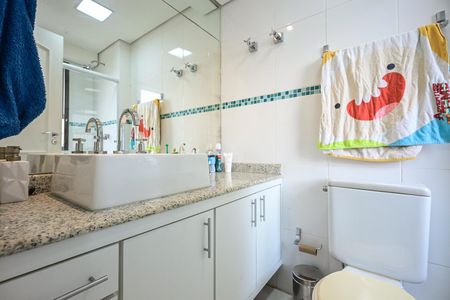 Apartamento à venda com 213m², 4 quartos e 3 vagasBanheiro da Suíte  3