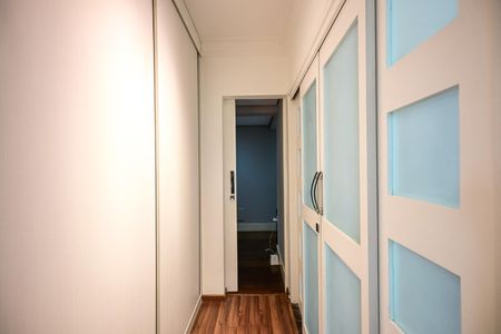 Apartamento à venda com 213m², 4 quartos e 3 vagasArmário da Suíte 1