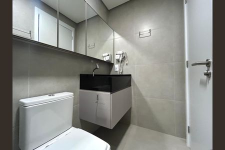 Banheiro de apartamento para alugar com 1 quarto, 33m² em Trindade, Florianópolis