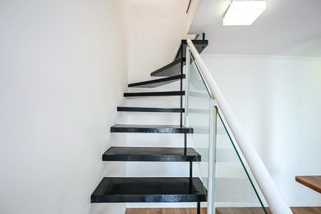 Apartamento à venda com 90m², 2 quartos e 1 vagaEscada