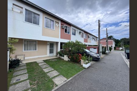 Casa de condomínio para alugar com 82m², 3 quartos e 1 vaga Casa de condomínio para alugar com 82m², 3 quartos e 1 vagaFachada
