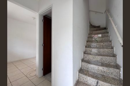 Sala de casa de condomínio para alugar com 3 quartos, 82m² em Vargem Pequena, Rio de Janeiro