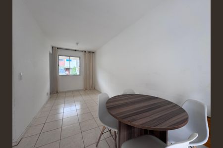 Sala de casa de condomínio para alugar com 3 quartos, 82m² em Vargem Pequena, Rio de Janeiro