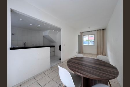 Casa de condomínio para alugar com 82m², 3 quartos e 1 vaga Casa de condomínio para alugar com 82m², 3 quartos e 1 vagaSala