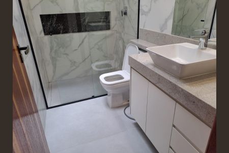 Banheiro da Suíte  de casa à venda com 3 quartos, 212m² em Recanto da Lagoa, Lagoa Santa